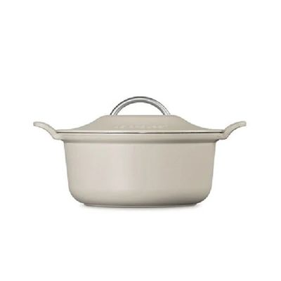 PANELA REDONDA LE CREUSET MODERN 26CM HERITAGE EM FERRO FUNDIDO MERINGUE 21700267164430