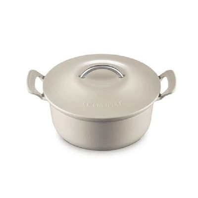 PANELA REDONDA LE CREUSET MODERN 26CM HERITAGE EM FERRO FUNDIDO MERINGUE 21700267164430