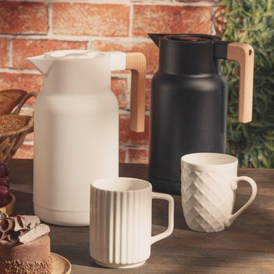 Garrafa Térmica Organic 1 L Em Plástico Preto Com Ampola De Vidro Lyor