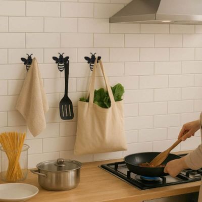 Kit 2 Ganchos Multiuso Pendurador Abelha Libélula Preta Organizador Roupas Bolsas Luft Masutti