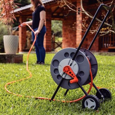 Enrolador de Mangueira Tramontina até 55m 1/2" com Rodinhas Suporte Giratório Pátio Jardim