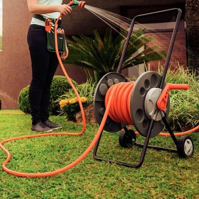 Enrolador de Mangueira Tramontina até 55m 1/2" com Rodinhas Suporte Giratório Pátio Jardim
