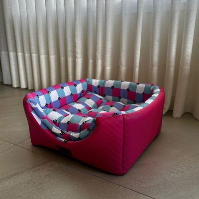 Cama Para Cachorro Toca Quadrada Em Corino + Poliéster Rosa E Lilás Média (m) 40 X 40 X 40 Cm