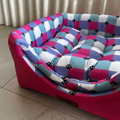 Cama Para Cachorro Toca Quadrada Em Corino + Poliéster Rosa E Lilás Média (m) 40 X 40 X 40 Cm