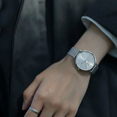 Relógio Feminino Prata Delicado Casual Elegante NewPort 32mm