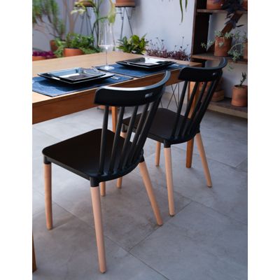 Cadeira Midi Preta em Polipropileno Base em Madeira Or Design