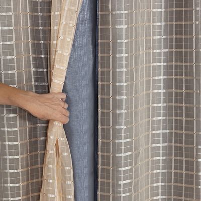 Cortina Blackout Cinza com Voil Xadrez 2,00 m x 1,40 m 100% Poliéster - Avelã