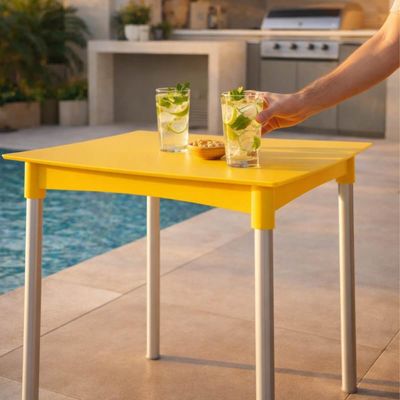 Mesa Tramontina Diana Summa Plástico Amarela Pés Alumínio 70cm Quadrada Área de Lazer Quintal