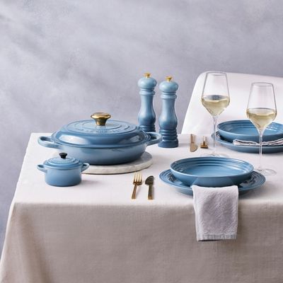 SET LE CREUSET 4 PRATOS RASOS 22CM EM CERÂMICA AZUL CHAMBRAY 79202224347000