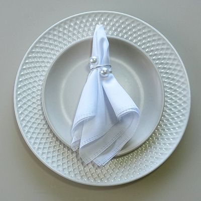 Kit 50 Anéis Para Guardanapos 4,5cm x 4,5cm Pérola Duas Voltas Argola Metal Mesa Posta - Prata