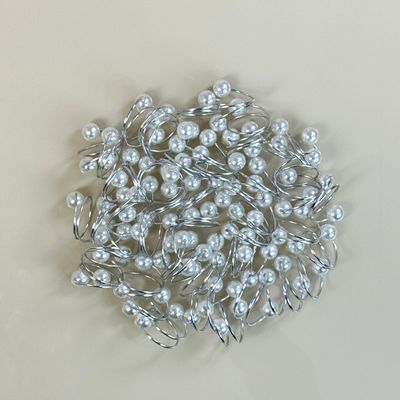 Kit 50 Anéis Para Guardanapos 4,5cm x 4,5cm Pérola Duas Voltas Argola Metal Mesa Posta - Prata