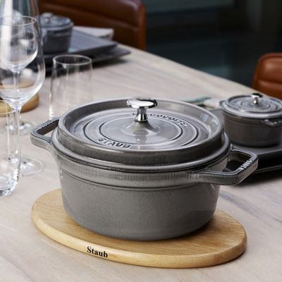 CAÇAROLA STAUB REDONDA EM FERRO FUNDIDO CINZA GRAFITE 24CM 405002460