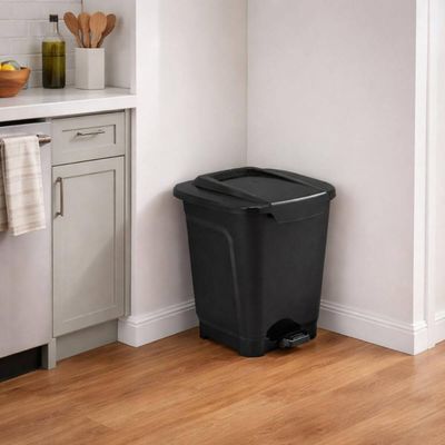 Lixeira Plástica Preta Tramontina com Pedal 15L para Cozinha Banheiro Área de Serviço T-Force