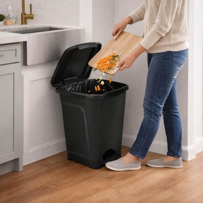 Lixeira Plástica Preta Tramontina com Pedal 15L para Cozinha Banheiro Área de Serviço T-Force