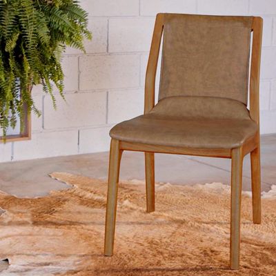 Kit 4 Cadeiras Decorativas Sala de Jantar Madeira Maciça Bruyne PU Marrom - Gran Belo