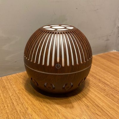 Umidificador Difusor De Aroma Ultrassonico Luz De Led Bola Rajada Cor:Mogno