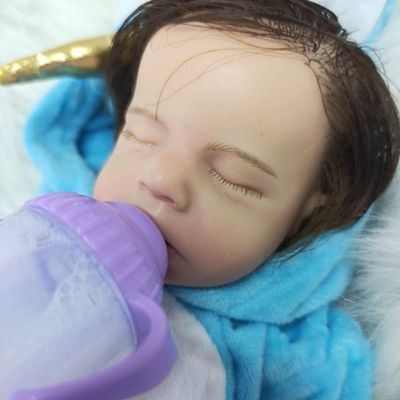 Bebe Reborn Menina Silicone Sólido Molinho Cabelo Implantado Fio A Fio Realista