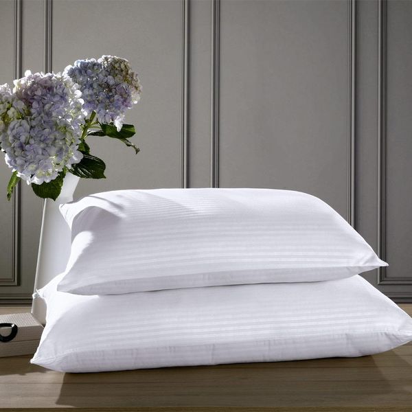 Travesseiro 50x70cm Maquinetado Toque de Plumas Luma Hedrons Branca Travesseiro 50x70cm Maquinetado Toque de Plumas Luma Hedrons Branca