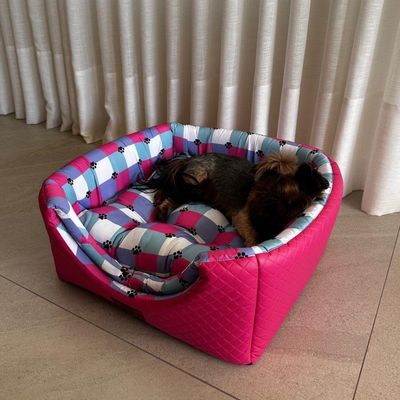 Cama Para Cachorro Toca Quadrada Em Corino + Poliéster Rosa E Lilás Grande (g) 50 X 50 X 50 Cm