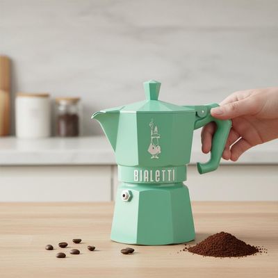 Cafeteira Italiana Bialetti Moka Express 3 Xícaras: Edição Exclusive Verde com Design Retrô