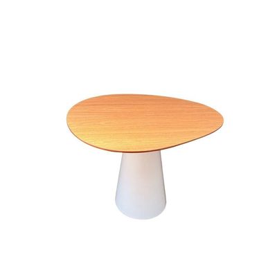 Mesa De Jantar Cone Redonda Orgânica Sol 120x110cm Madeira E Laca