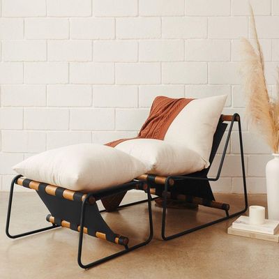 Kit Poltrona Com Puff Turim Base Aço Preto Recouro Black Linho Off White - Nexta Casa