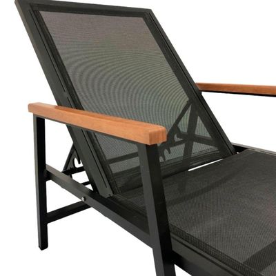Espreguiçadeira Piscina Amélia Tela Sling Braços De Madeira Preto