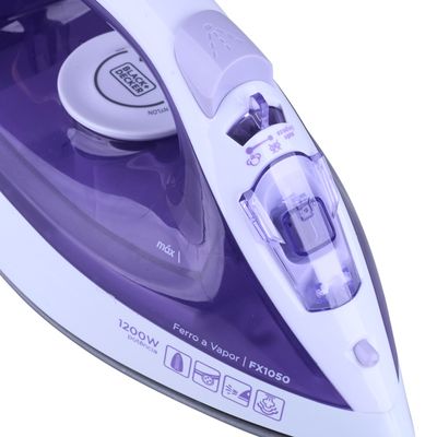 Ferro de Passar Vapor Spray 1200W Black & Decker FX1050 com Base Antiaderente Roxo e Branco 220V