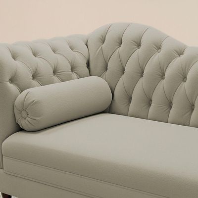 Divã Recamier Chaise Longue Lavínia 150cm Capitonê Pés De Madeira Suede Bege - Desk Design