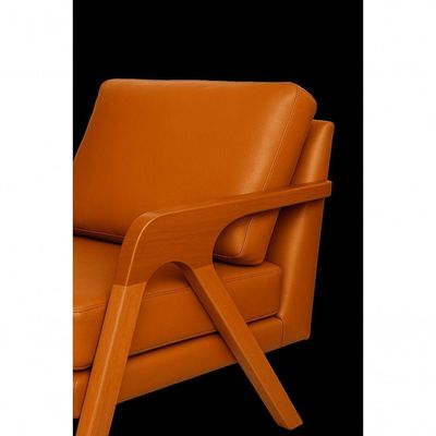 Poltrona Mona Luxo Madeira Maciça Corino Caramelo Para Sala De Estar Decorativa Moderna