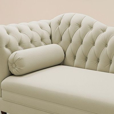 Divã Recamier Lavínia Clássico 120cm Capitonê Com Pés De Madeira Courino Bege - Desk Design