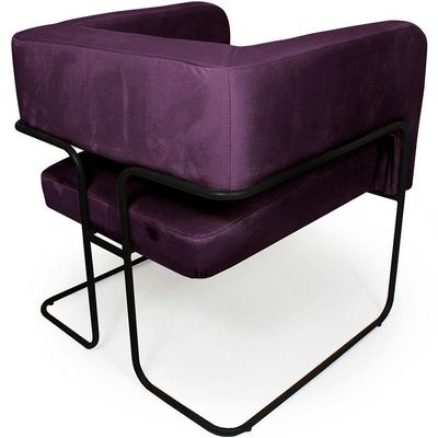 Poltrona Decorativa Scarlett Base Aço Preto Veludo Roxo - Nexta Casa