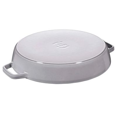 FRIGIDEIRA STAUB REDONDA COM DUAS ALÇAS EM FERRO FUNDIDO CINZA GRAFITE 26CM 405117260