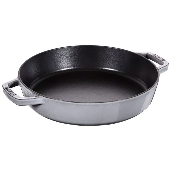 FRIGIDEIRA STAUB REDONDA COM DUAS ALÇAS EM FERRO FUNDIDO CINZA GRAFITE 26CM 405117260
