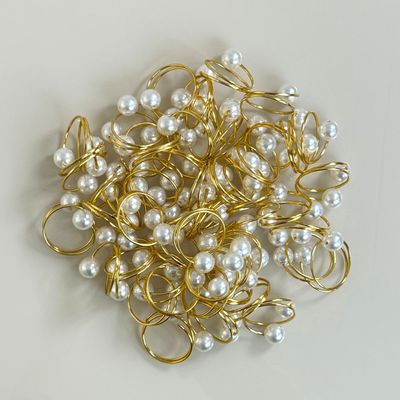 Kit 50 Anéis Para Guardanapos 4,5cm x 4,5cm Pérola Duas Voltas Argola Metal Mesa Posta - Dourado