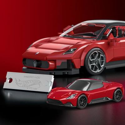 Carrinho Mega Hot Wheels Maserati MC20 Mattel - JRF90