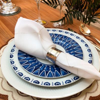 Prato Raso em Porcelana Vista Alegre Azure Lux 26,5cm: A Elegância Clássica do Azul e Branco em sua Mesa