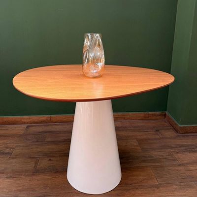 Mesa De Jantar Cone Redonda Orgânica Sol 90x80cm Madeira E Laca