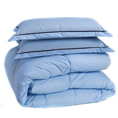 Kit Edredom Liso Casal Padrão Milano Dupla Face Com Fronhas 03 Peças - Percal Algodão 200 Fios Cor Azul