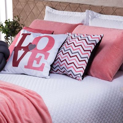 Kit Cobre Leito Colcha Queen Mariah Branco/rosê Com Almofadas Estampadas E Xale Mantinha Para Cama 10 Peças