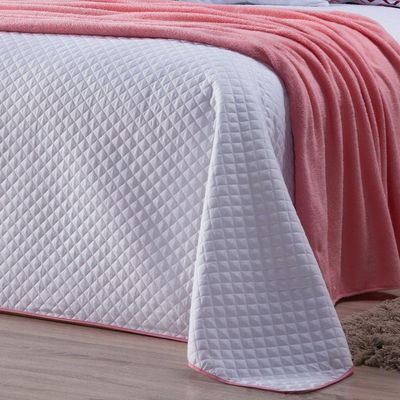 Kit Cobre Leito Colcha Queen Mariah Branco/rosê Com Almofadas Estampadas E Xale Mantinha Para Cama 10 Peças