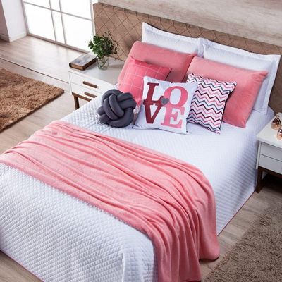 Kit Cobre Leito Colcha Queen Mariah Branco/rosê Com Almofadas Estampadas E Xale Mantinha Para Cama 10 Peças