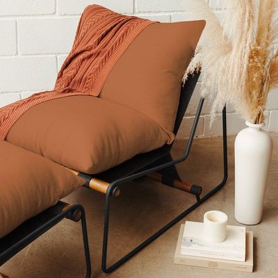 Poltrona Decorativa Turim Base Aço Preto Recouro Black Poliéster Terracota - Nexta Casa