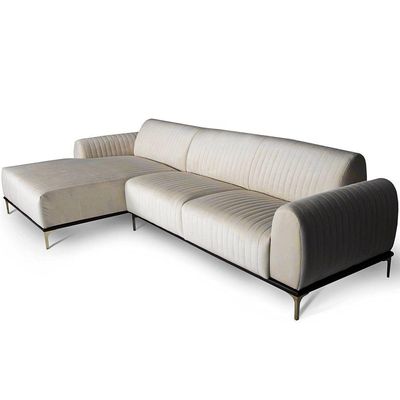 Sofá Molino 5 Lugares 300cm Chaise Direito Pés Gold Veludo Creme - Nexta Casa