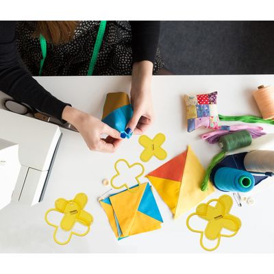 Conjunto de 3 Estênceis de Flor para Costura, Colcha e Patchwork (7,6/10,2/12,7 cm) DIY - 6Q - Traceease Amarelo