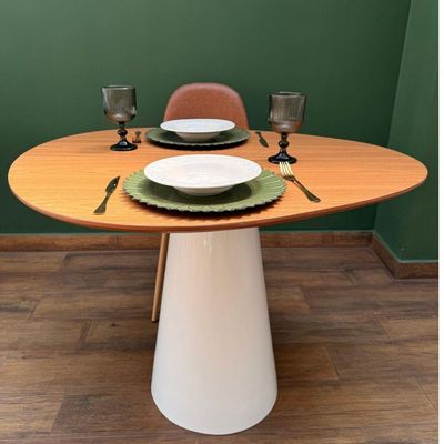 Mesa De Jantar Cone Redonda Orgânica Sol 140x130cm Madeira E Laca