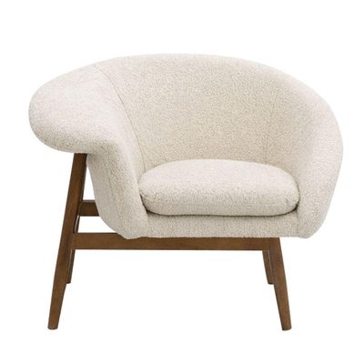 Poltrona Decorativa Yumi Base Madeira Braço Direito Bouclé Off White - Nexta Casa