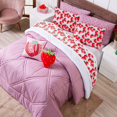 Kit Edredom Solteiro Morangos Rosê Com Almofadas Estampadas 05 Peças - Dupla Face Percal 300 Fios