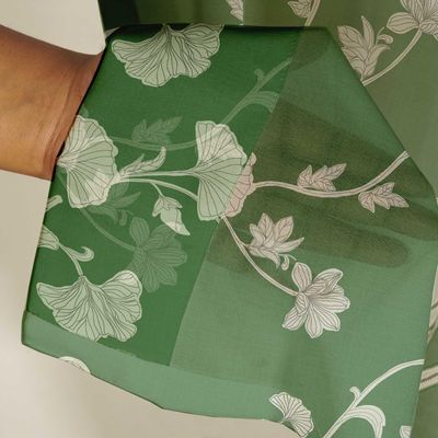 Cortinas Extra-Longas de Georgette Translúcidas com Estampa Floral Verde para Janelas/Portas Altas 2 Painéis Topo com Ilhós - Vargottam 132,08 Cm (L) × 228,6 Cm (C) / Verde