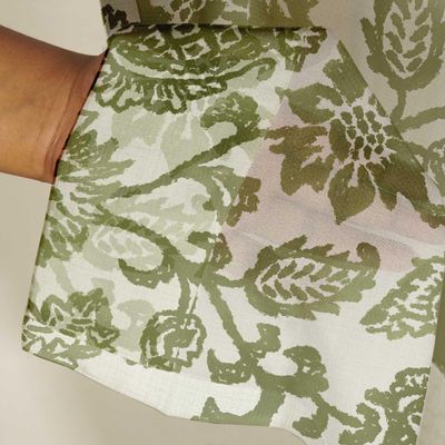 Cortinas Translúcidas Extra-Longas para Janelas/Portas de Pé-Direito Duplo, Conj. 2 Painéis com Ilhós, Georgette Estampadas - Vargottam 132,08 Cm (L) × 228,6 Cm (C) / Verde